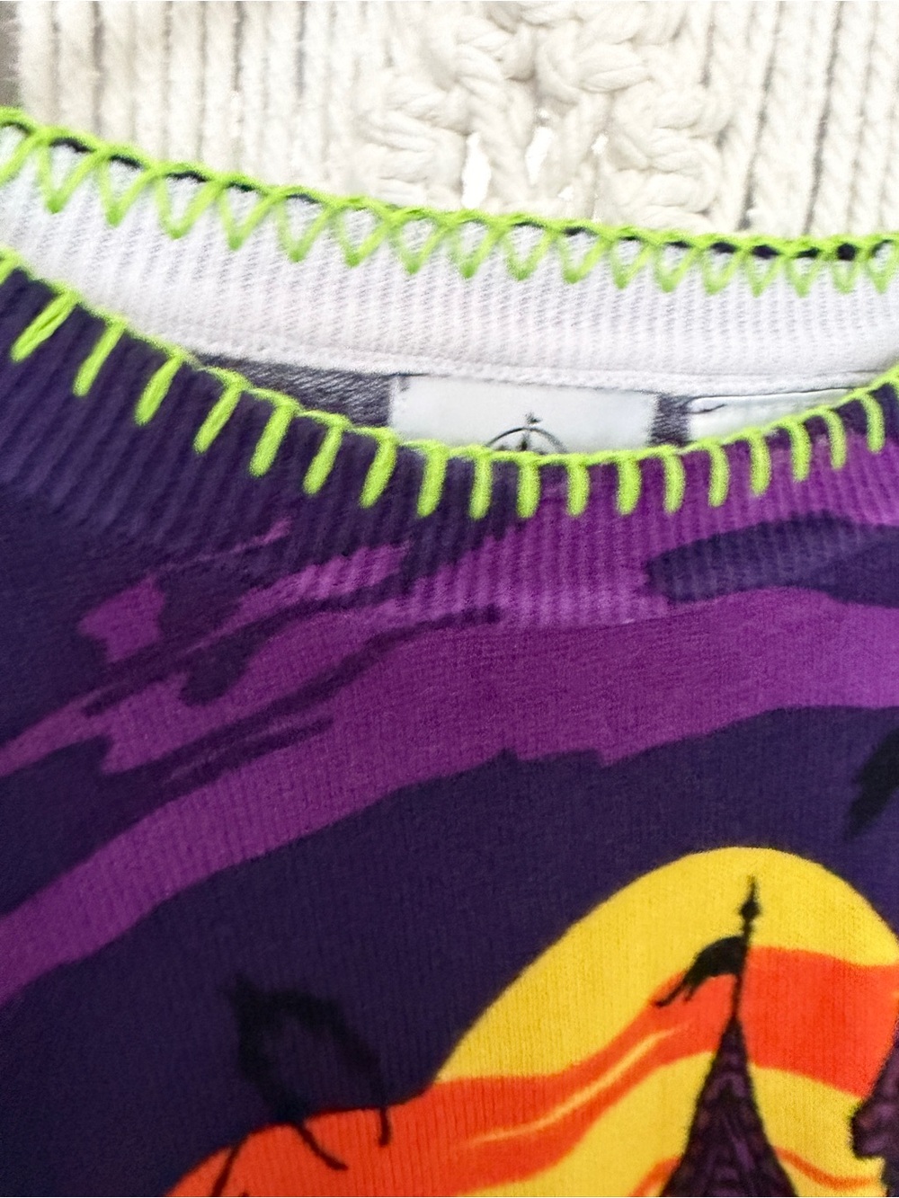 NWOT Disney Halloween Mickeys pumping patch sweater - L - Picture 7 of 8